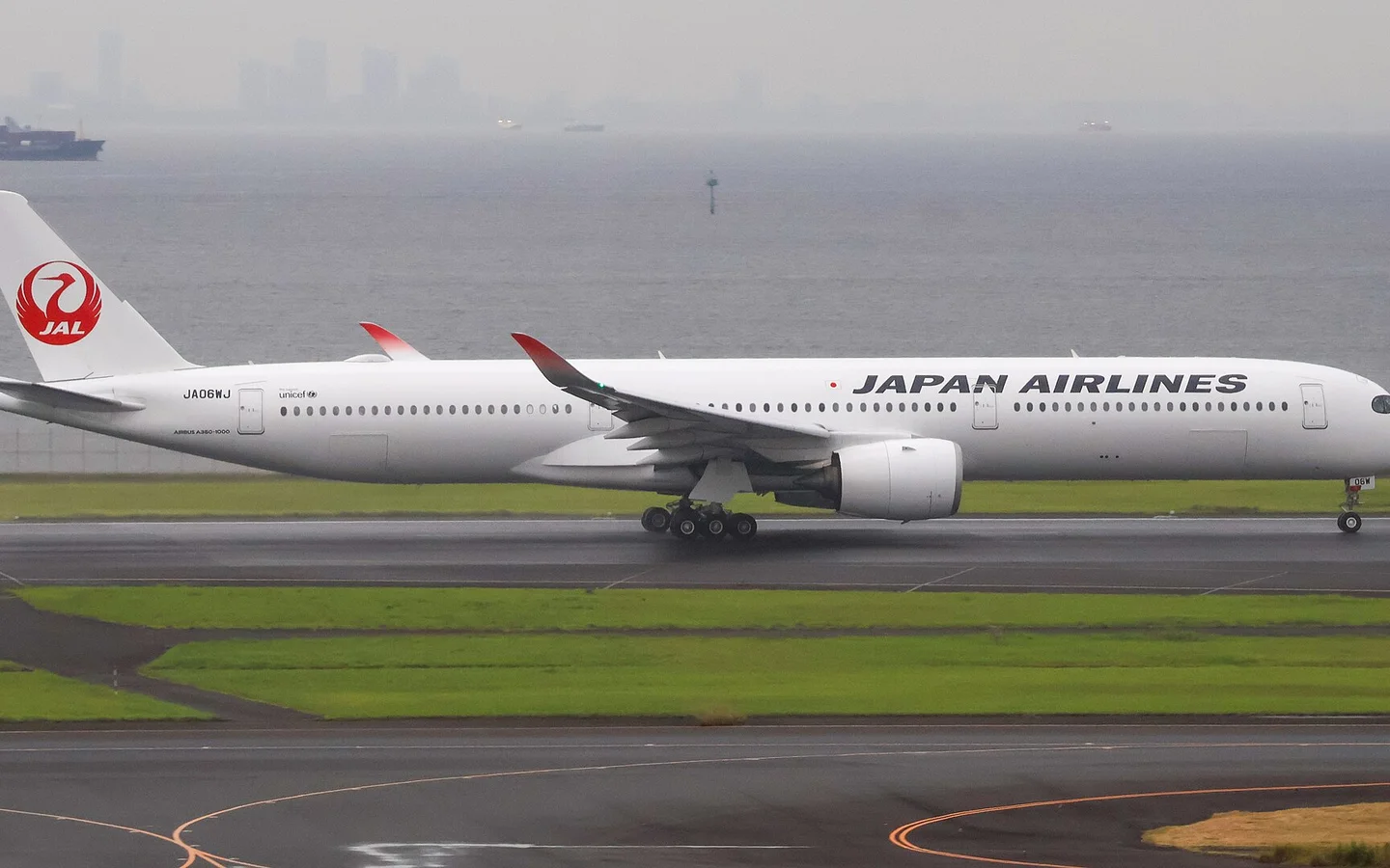 Japan Airlines Airbus A350-1000 at Tokyo Haneda Airport