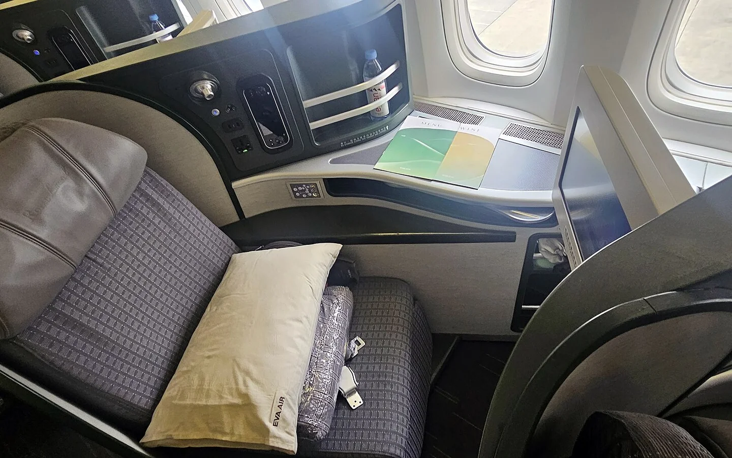 EVA Air Royal Laurel business class seat