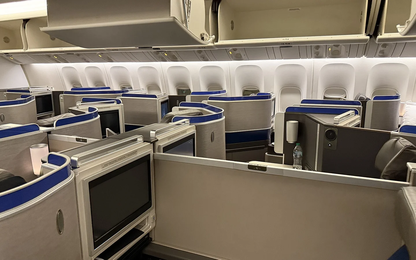 United Polaris Boeing 777-300ER business class cabin