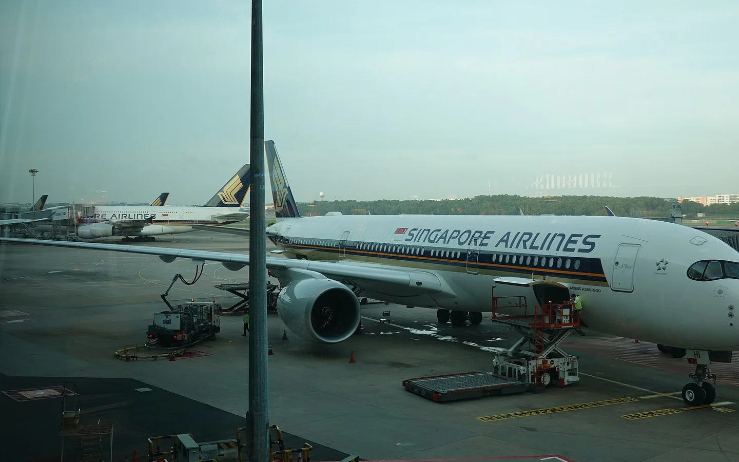 Singapore Airlines Airbus A350 and A380 at Changi Airport