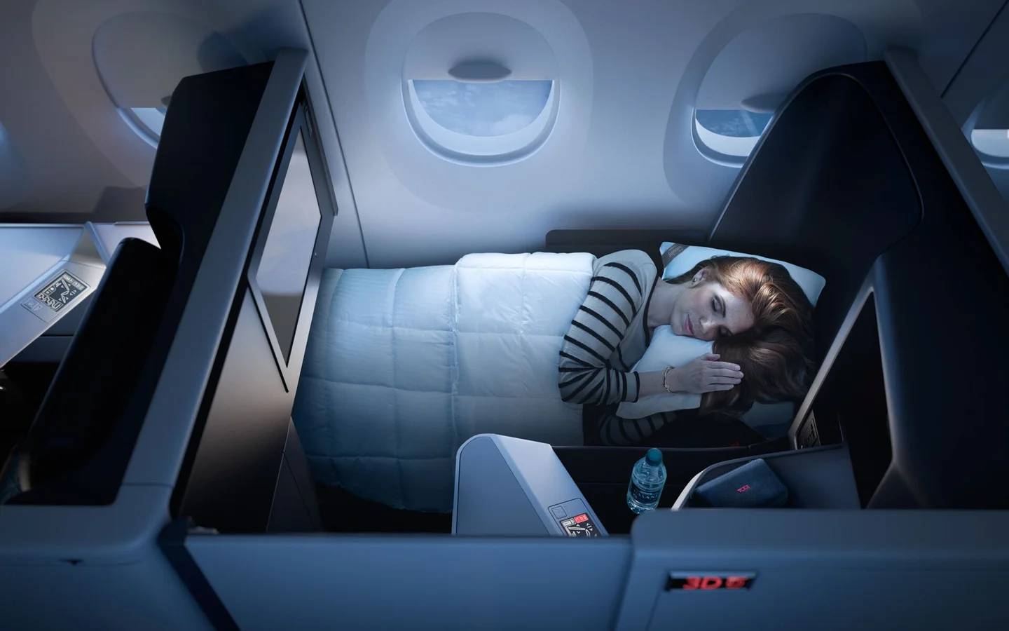 Lie-flat rest in a Delta One suite
