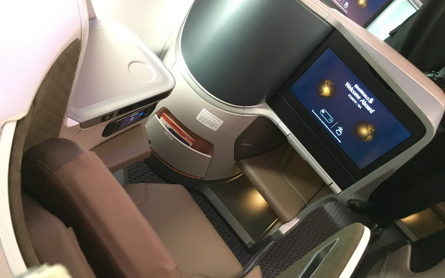Singapore Airlines Boeing 787-10 regional business class seat controls