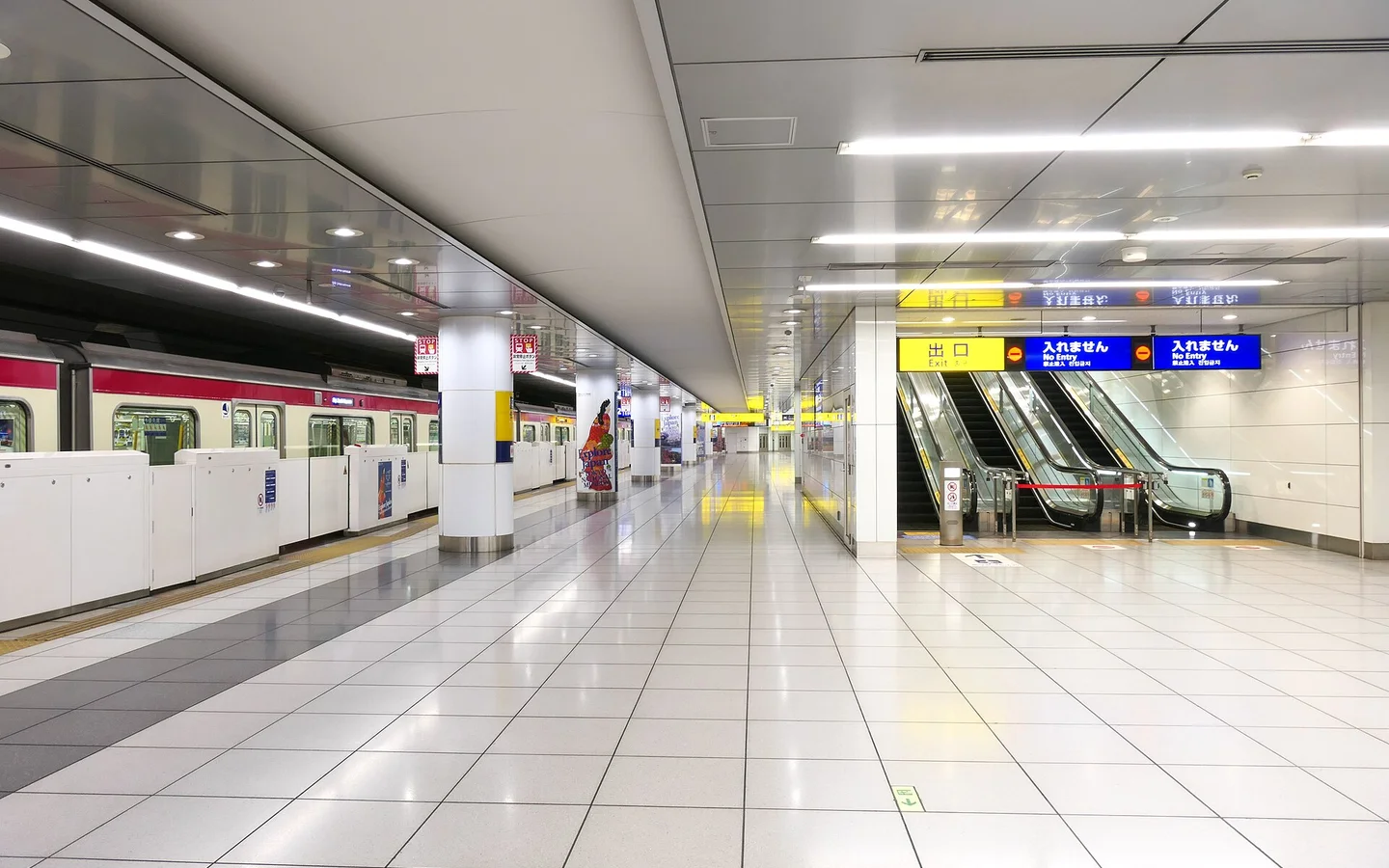 Haneda Airport Terminal 3 station concourse